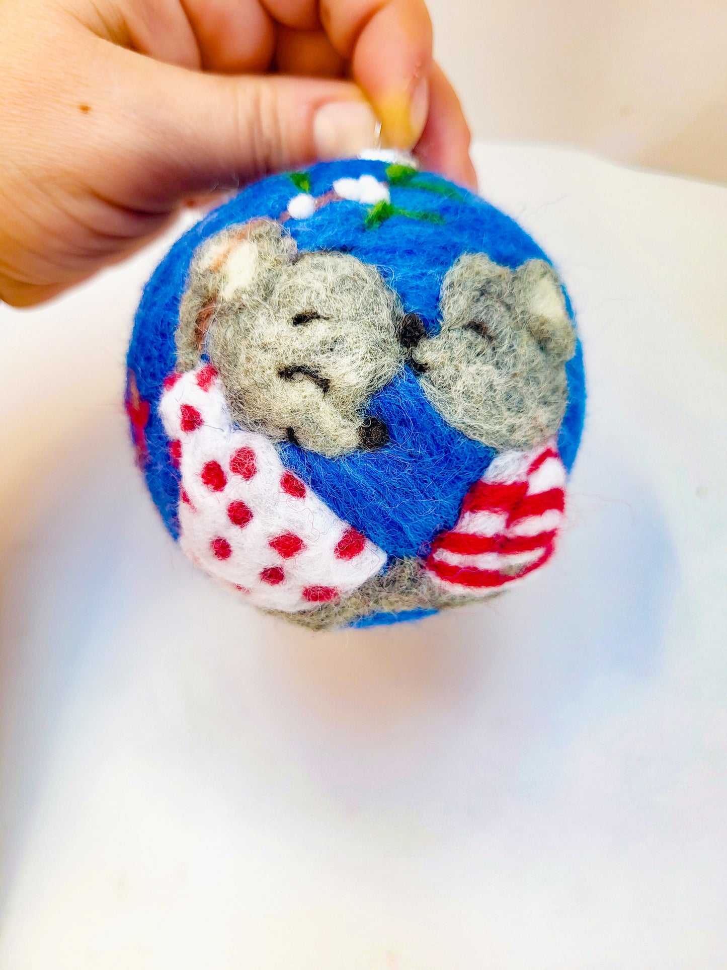 Glob "Under the mistletoe"