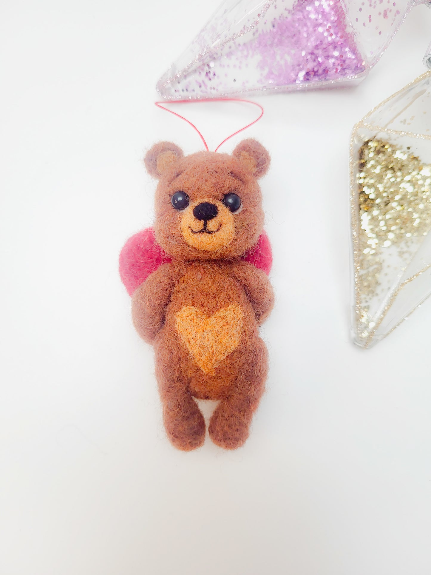 Ursuleț cu inimioară la spate