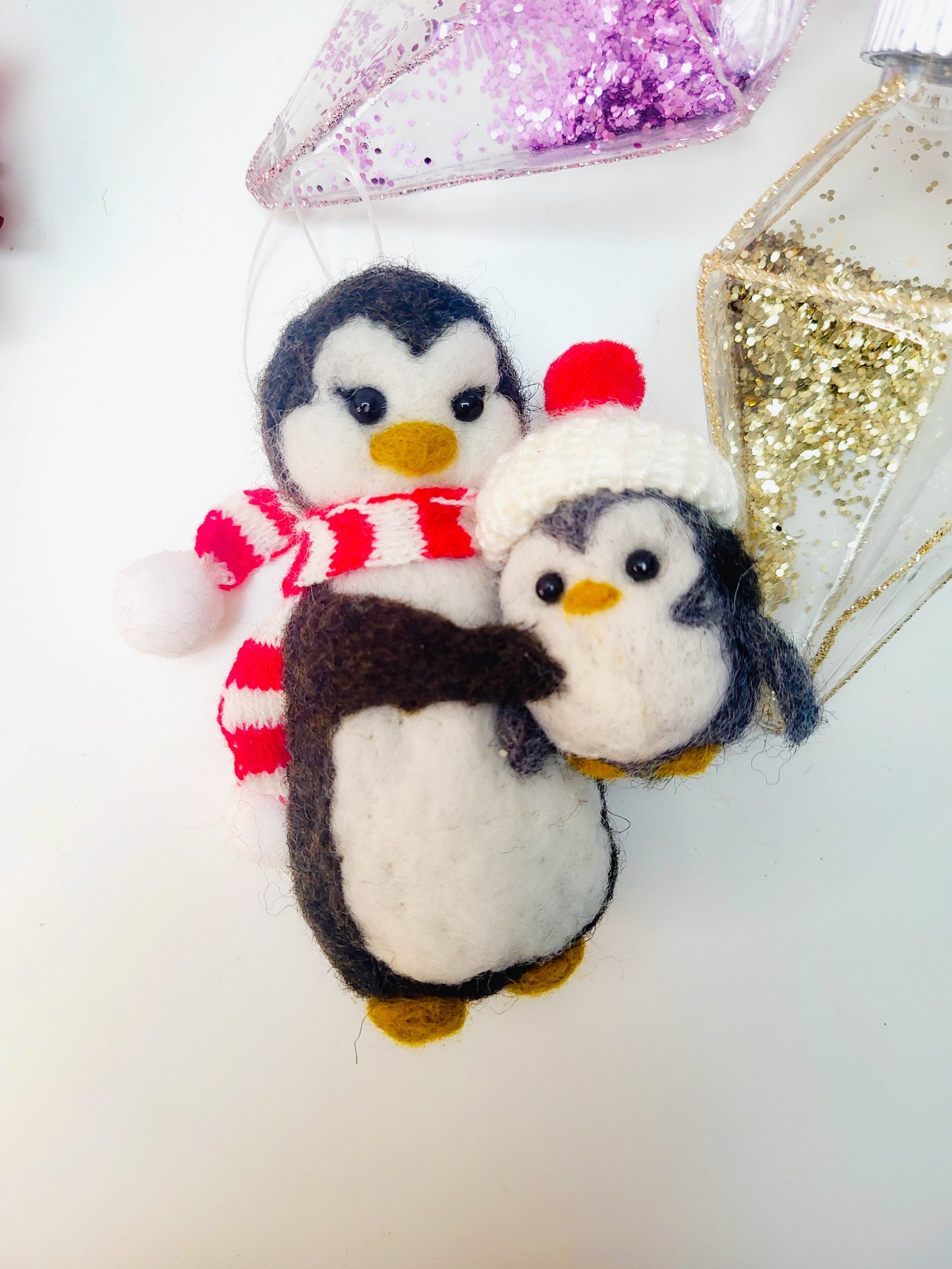 Pinguini mama și puiul