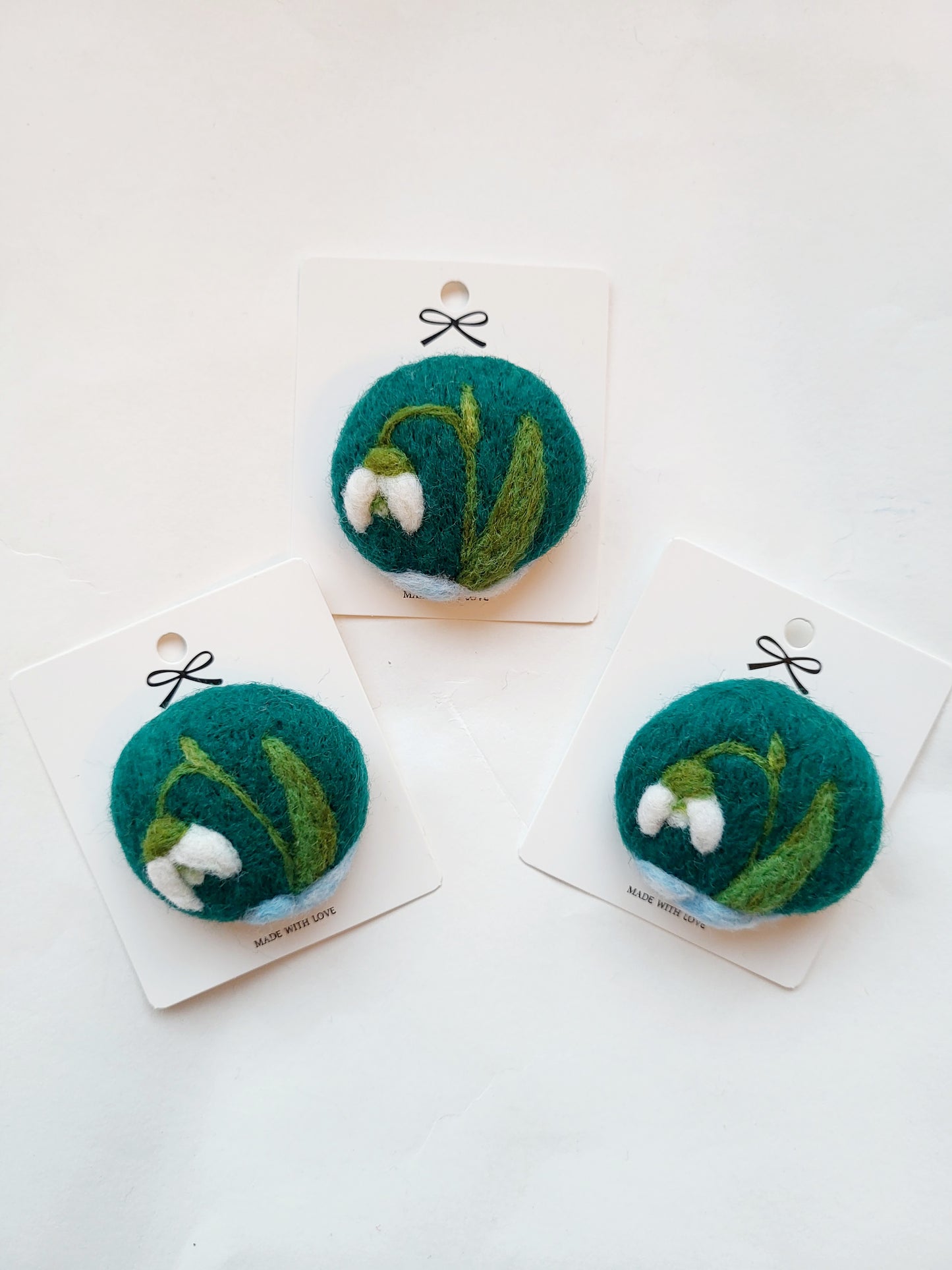 Broșă rotundă ghiocel