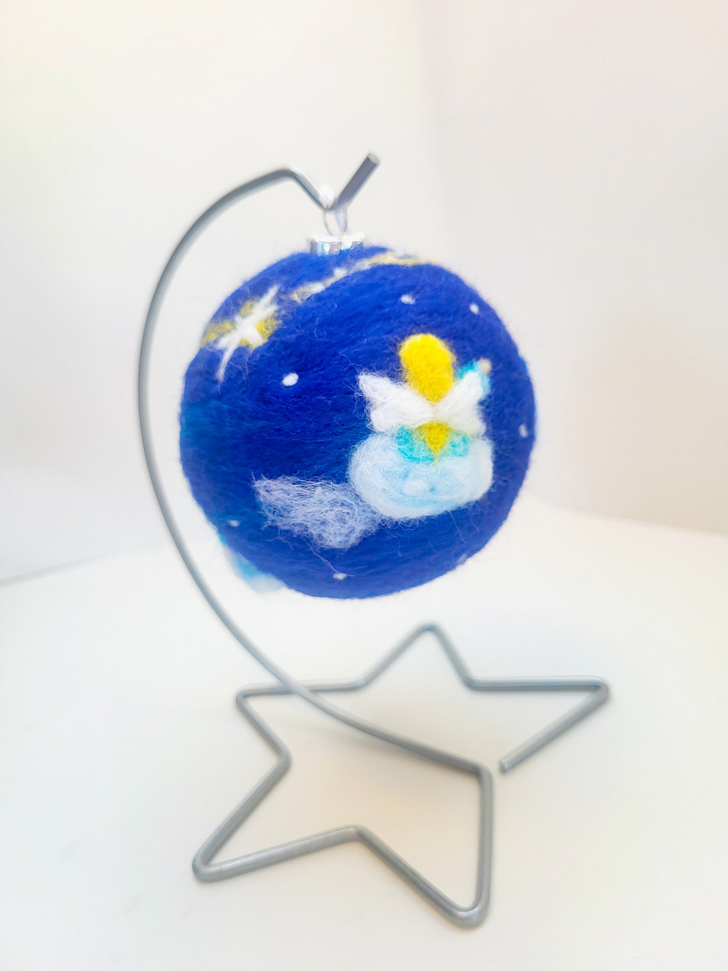 Glob "Îngerași pe norișori"