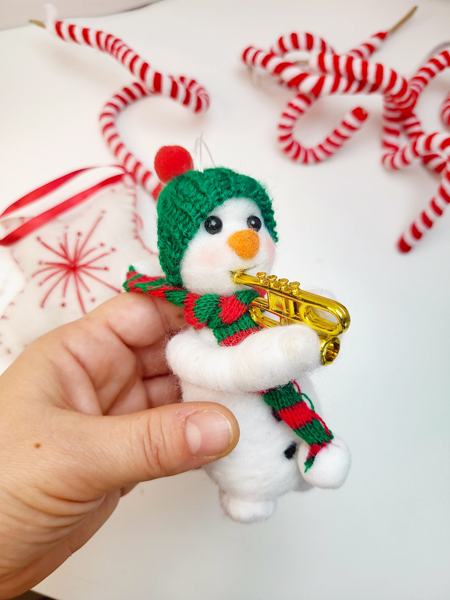 Om de zăpadă cu trompetă