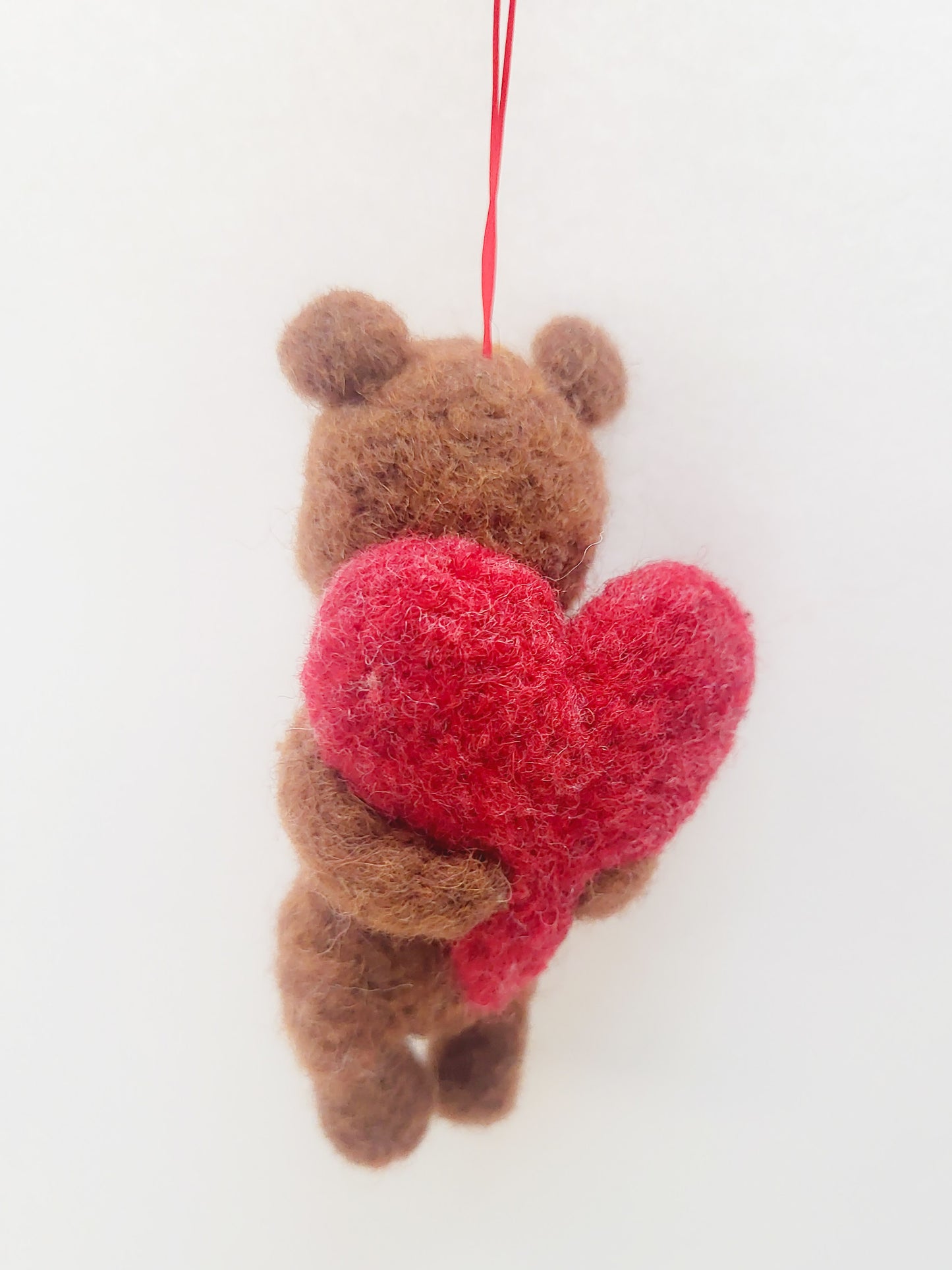 Ursuleț cu inimioară la spate