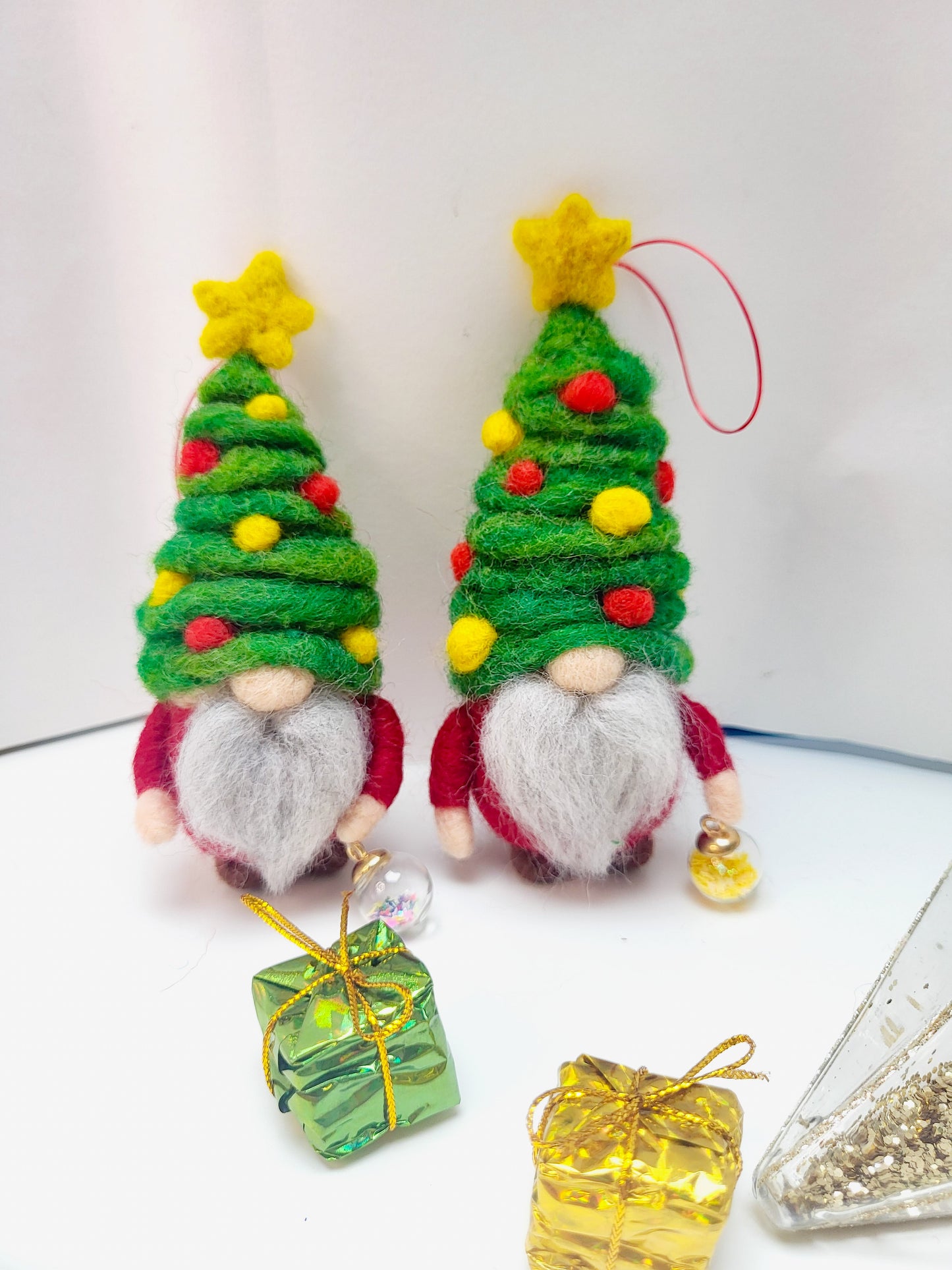 Pitic cu fes brăduț