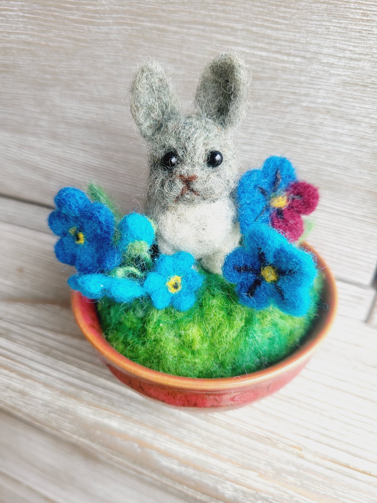 Decoratiune "Iepuras cu floricele"