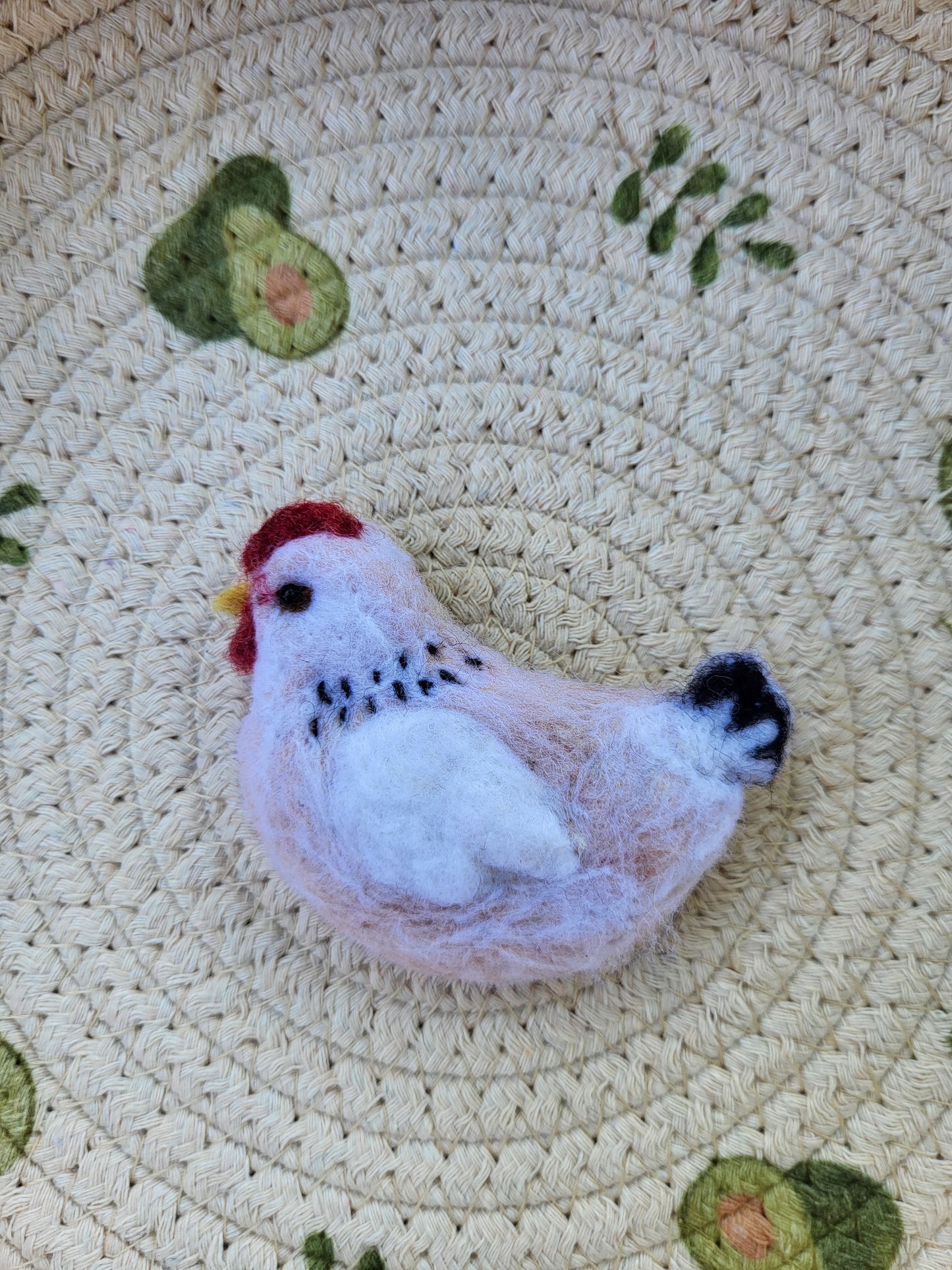 Broșă găinușă