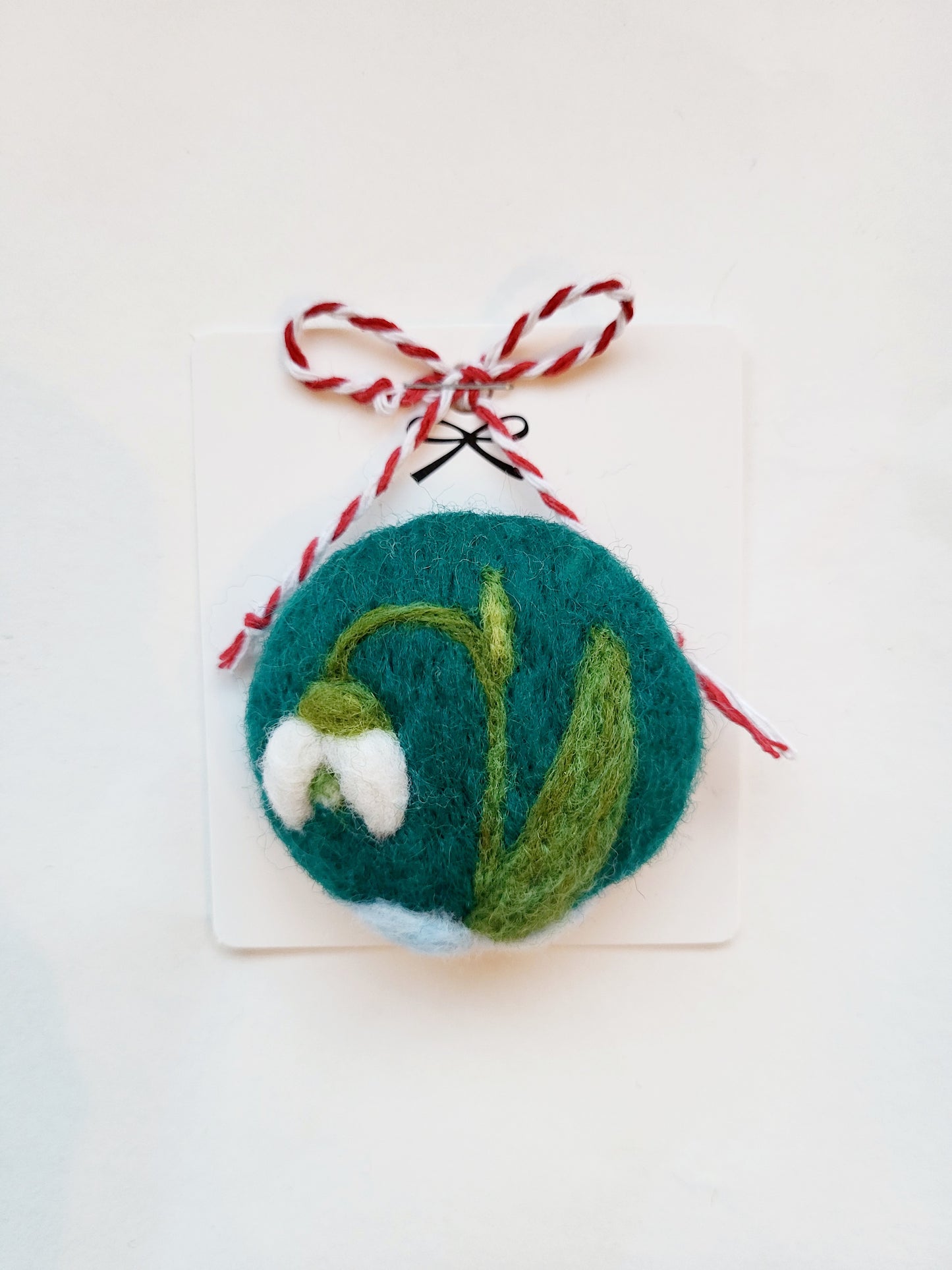 Broșă rotundă ghiocel