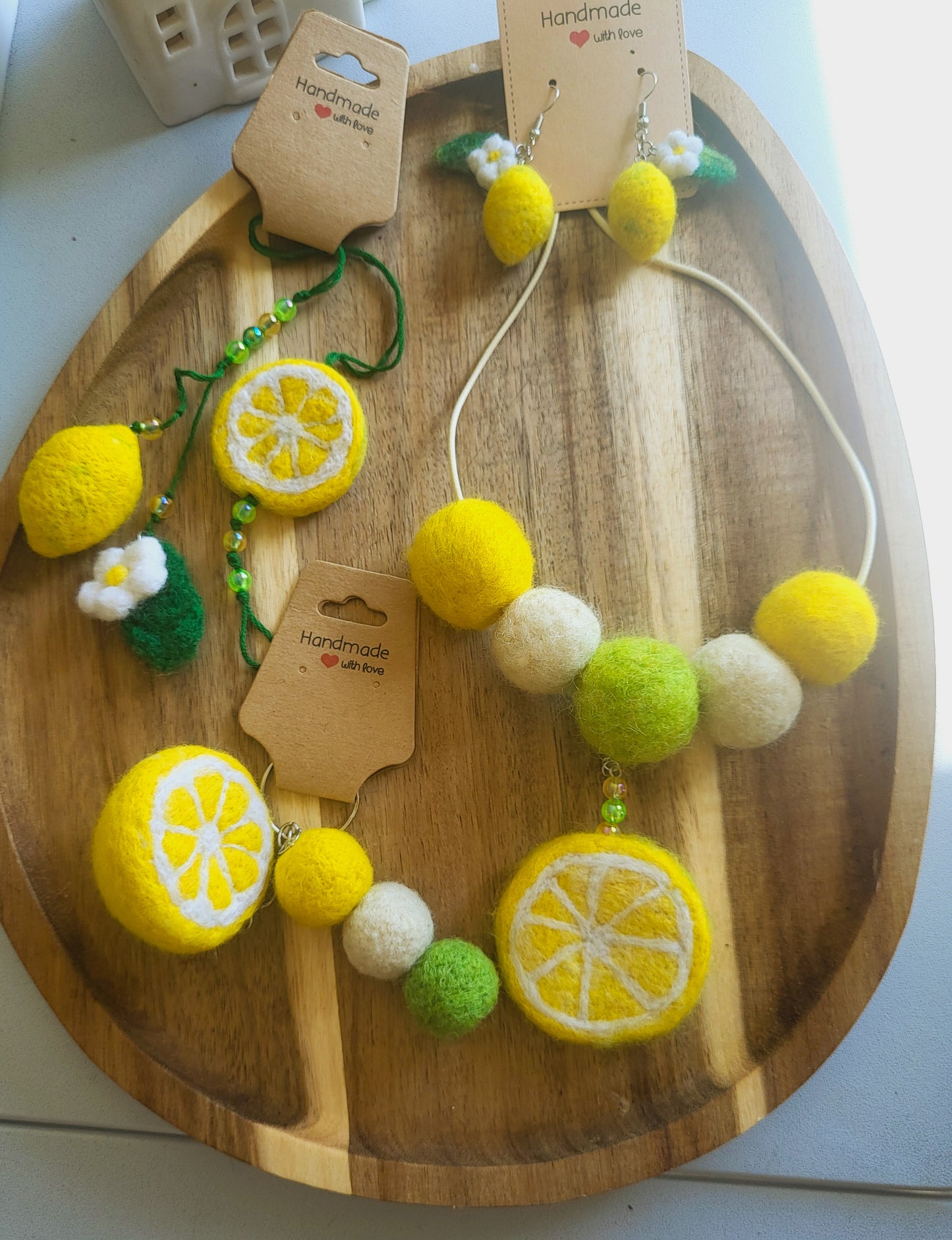 Set cadou lămâi (lănțișor, cercei, breloc, semn de carte)