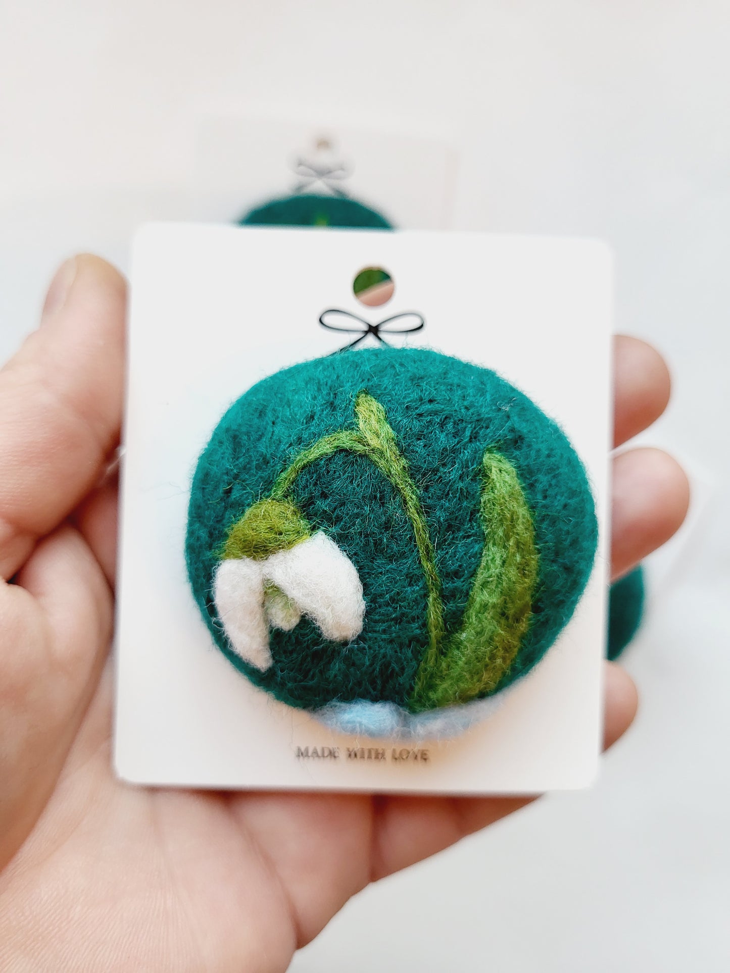 Broșă rotundă ghiocel