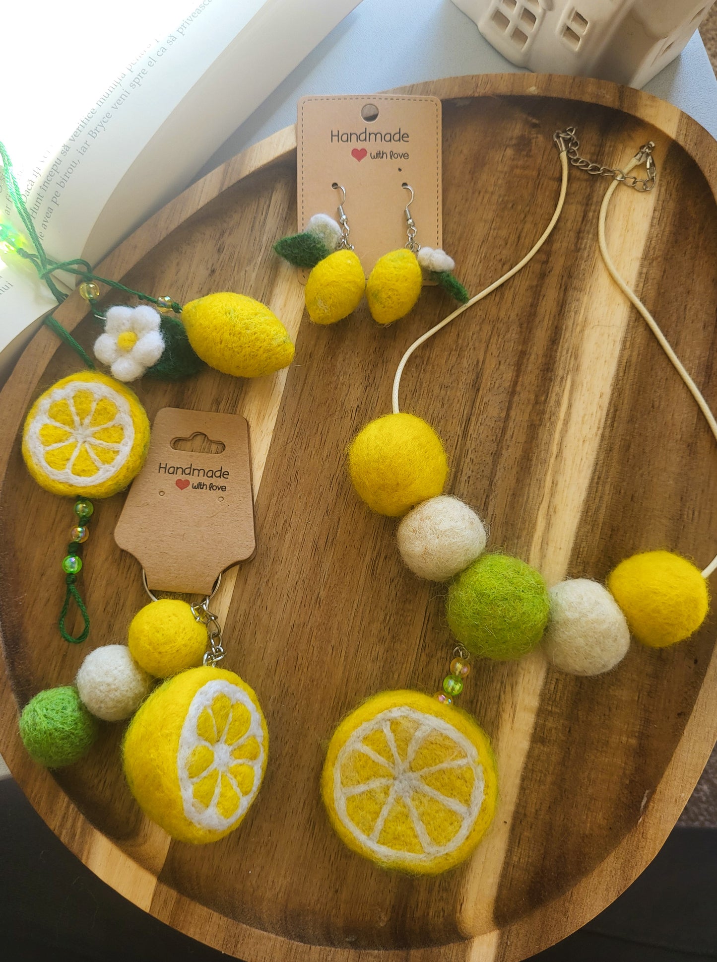 Set cadou lămâi (lănțișor, cercei, breloc, semn de carte)