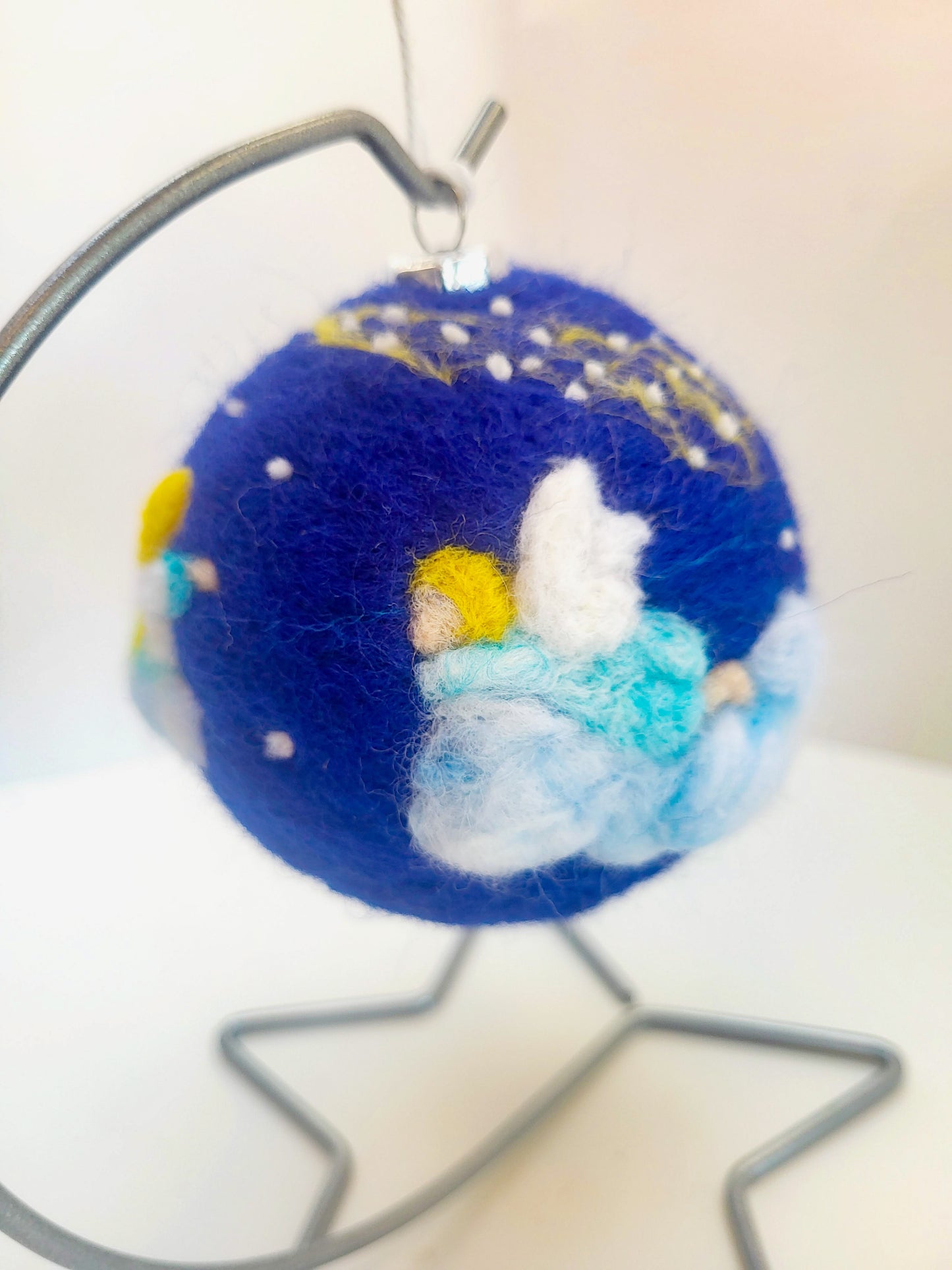 Glob "Îngerași pe norișori"