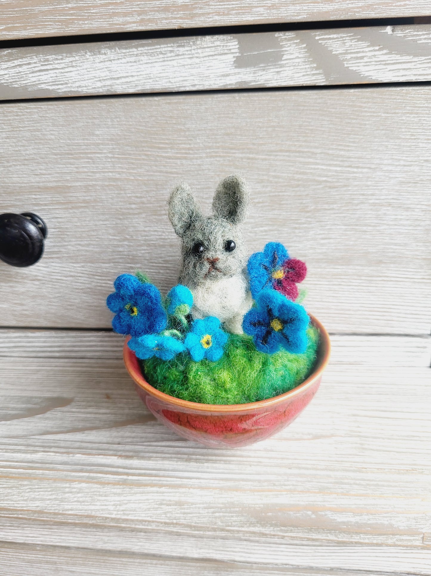 Decoratiune "Iepuras cu floricele"