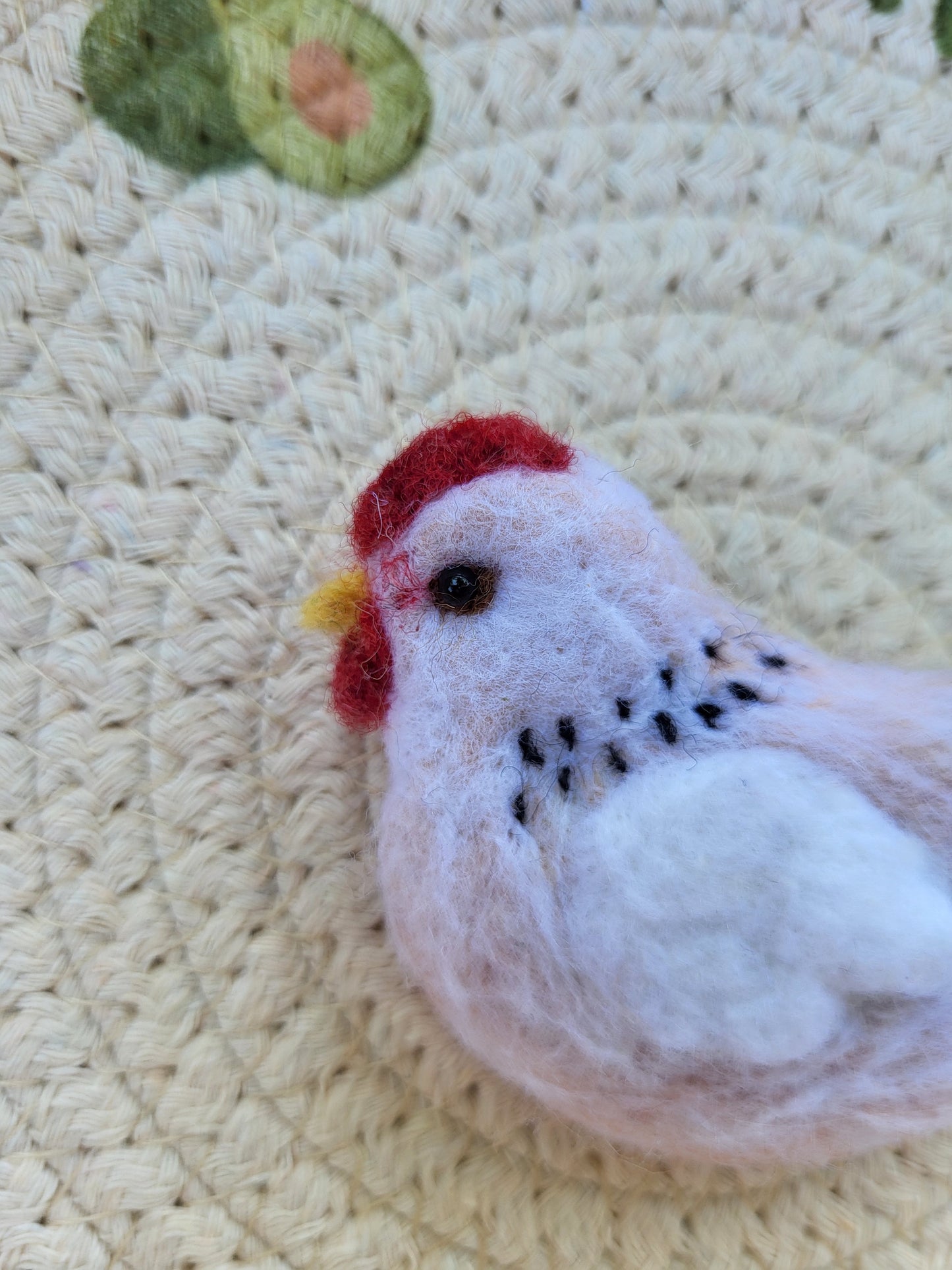 Broșă găinușă