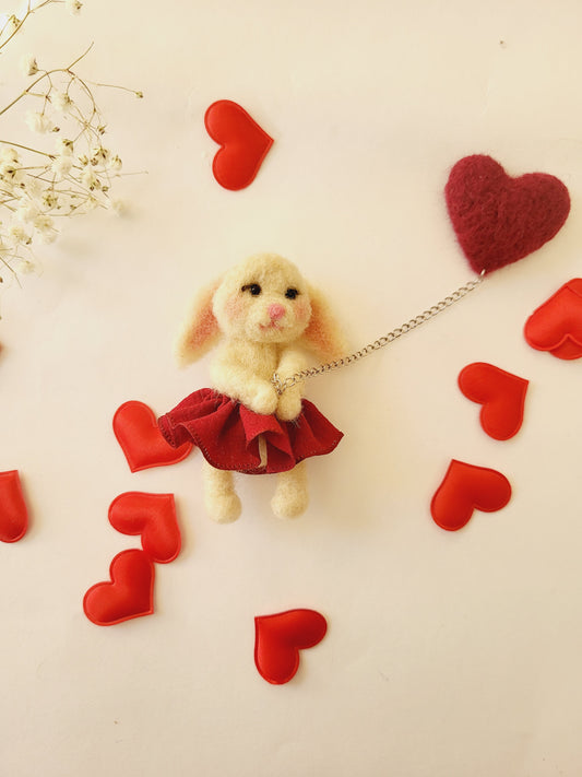 Broșă iepuraș cu inimioară