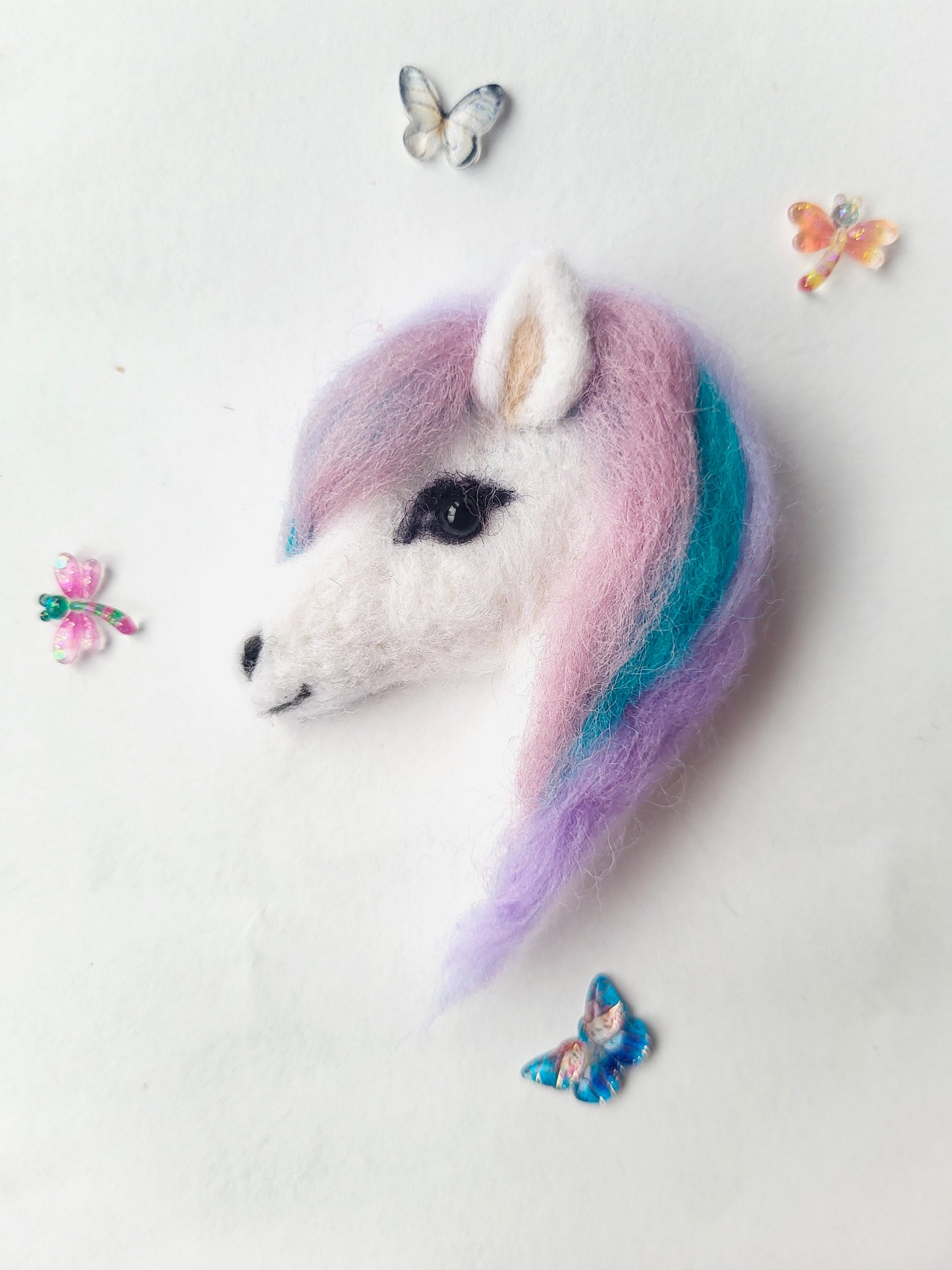 Broșă unicorn
