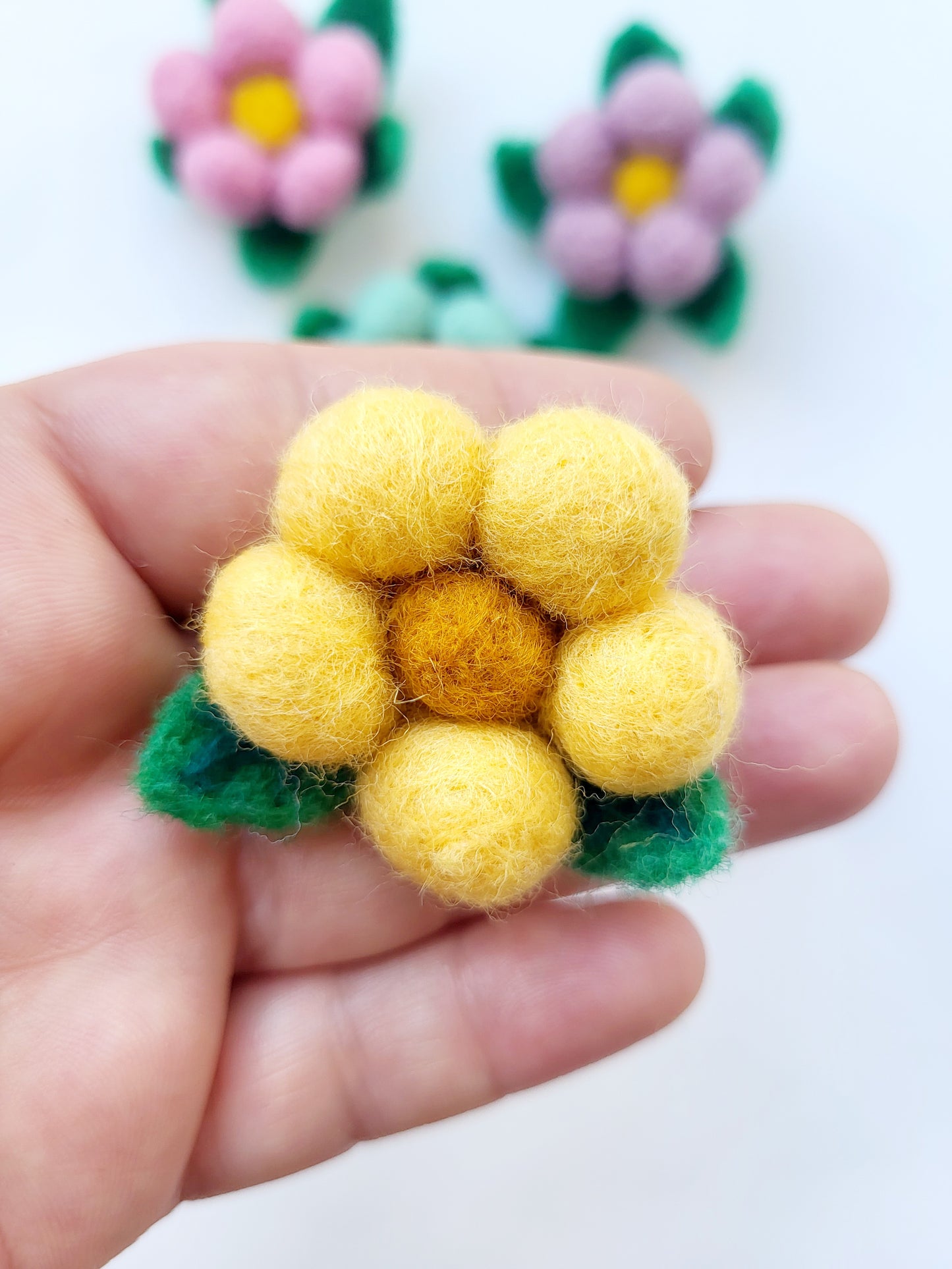 Broșa floricică (1 buc)