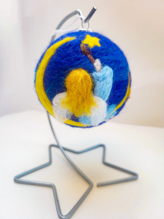 Glob ingeras pe lună