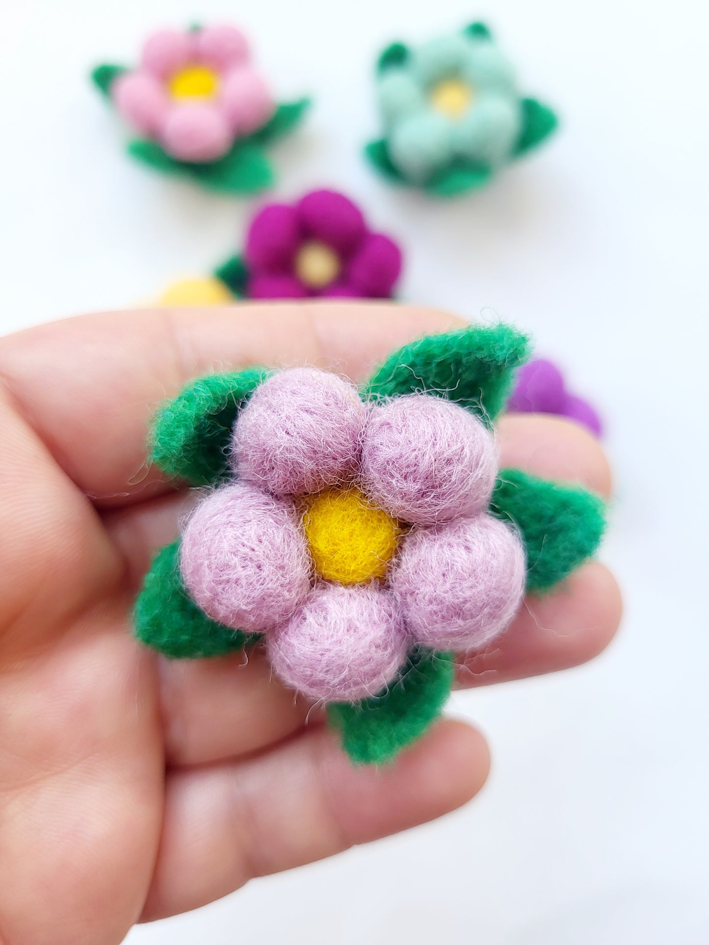 Broșă floricică ( 1 buc)