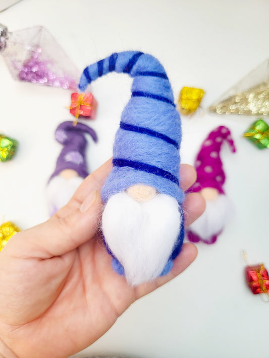 Pitic cu fes albastru