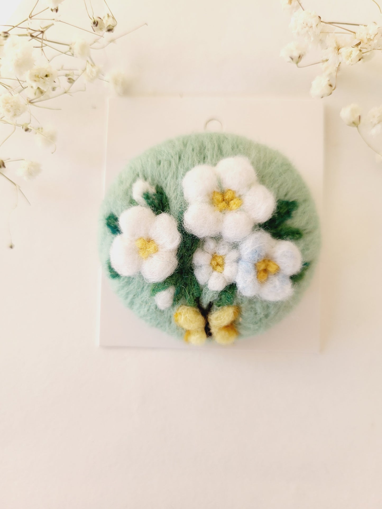 Broșa rotundă floricele