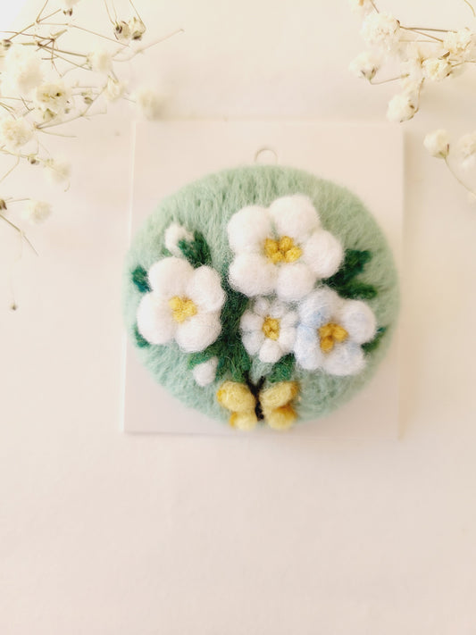 Broșa rotundă floricele