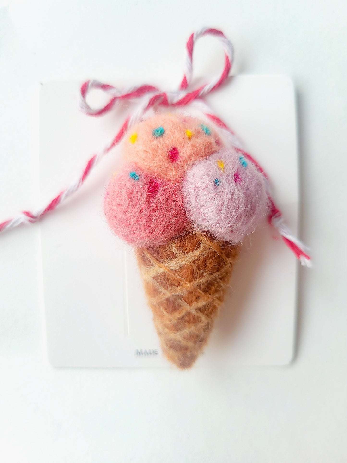 Broșă înghețată