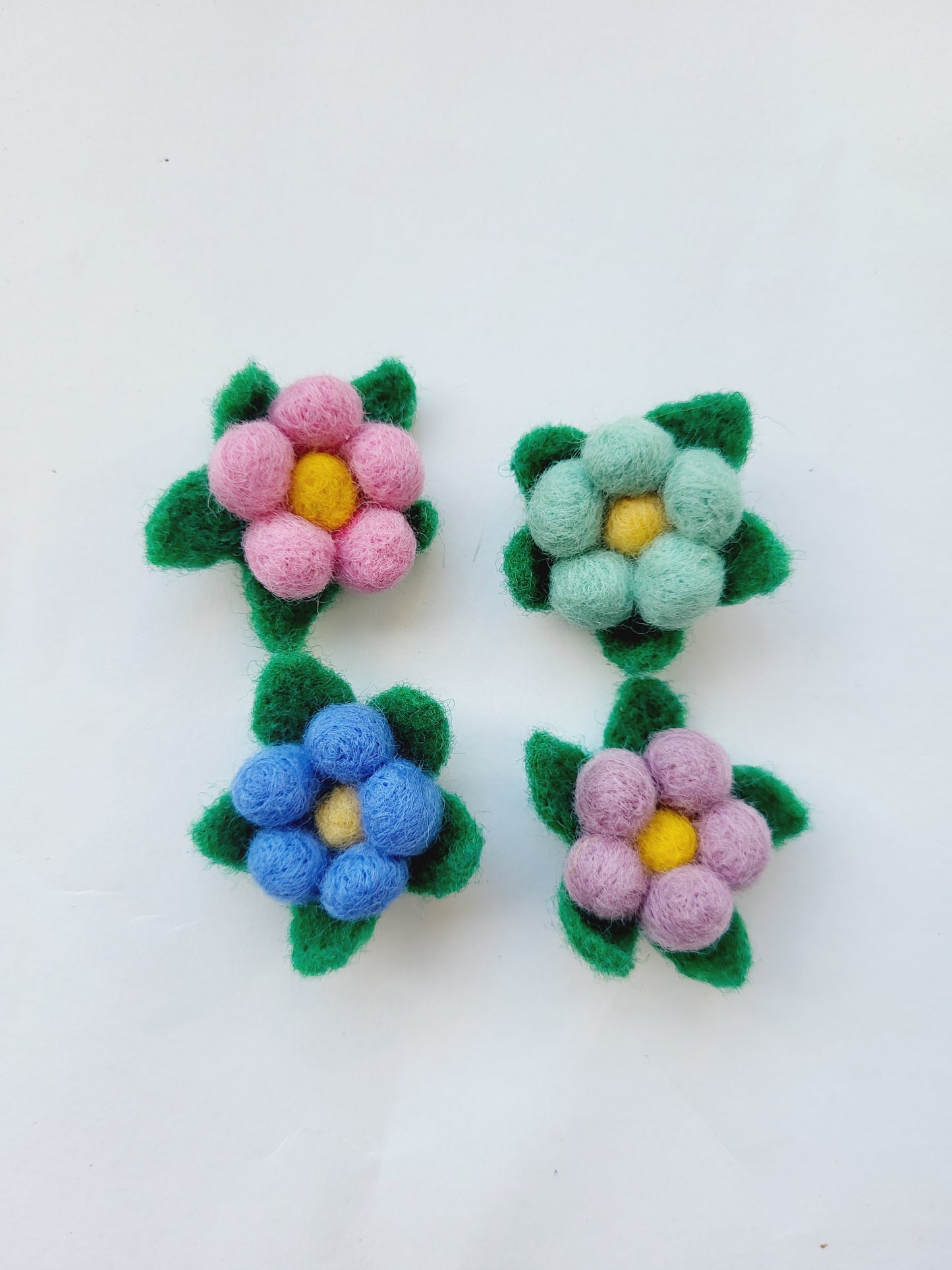 Broșă floricică ( 1 buc)