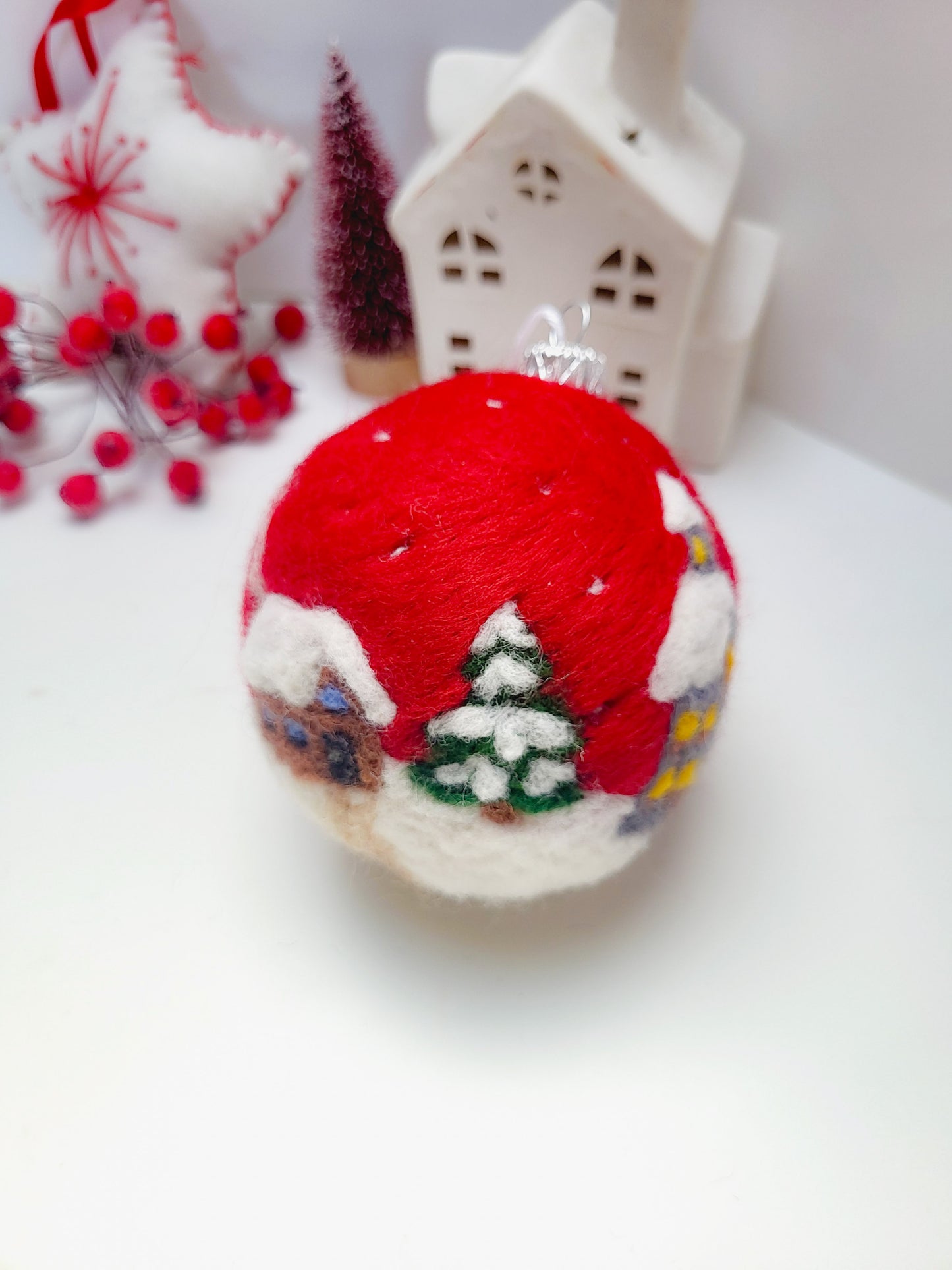 Glob rosu "Iarna pe uliță"