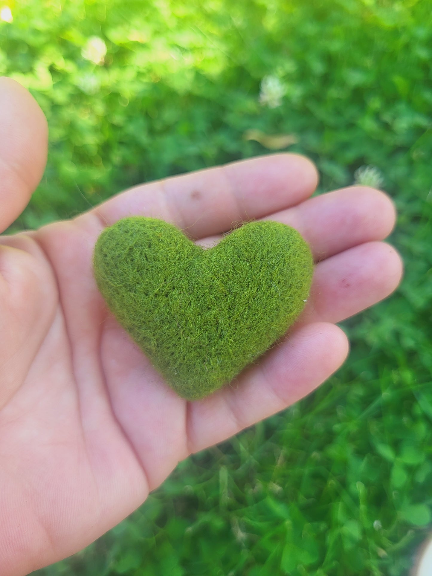 Broșă inimioară verde