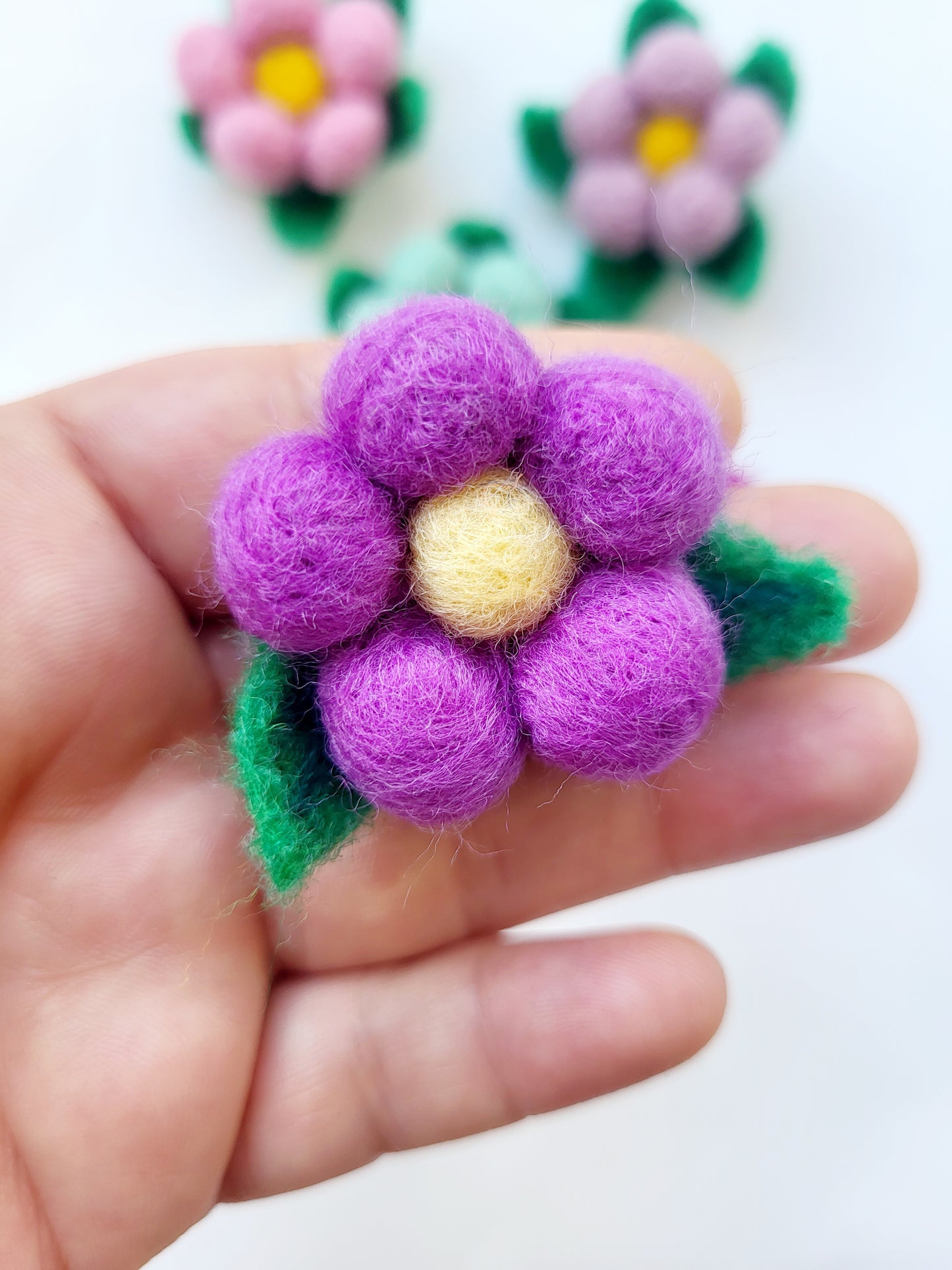 Broșa floricică (1 buc)