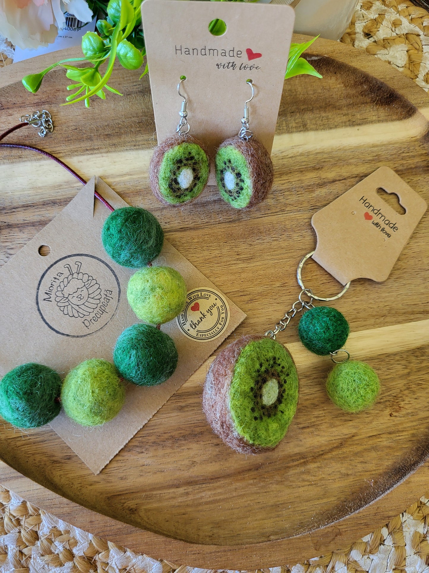 Set cadou kiwi (lănțișor, cercei, breloc)