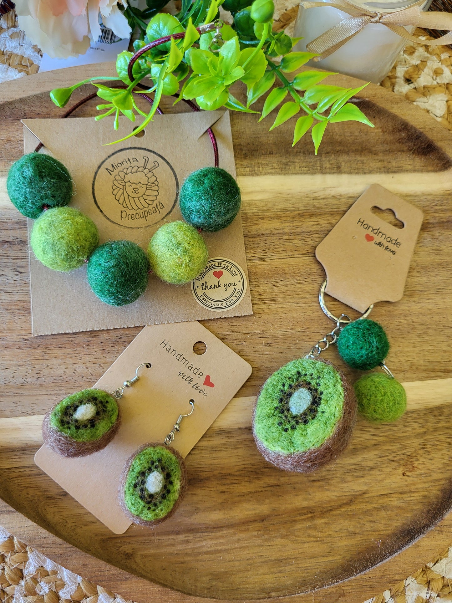 Set cadou kiwi (lănțișor, cercei, breloc)