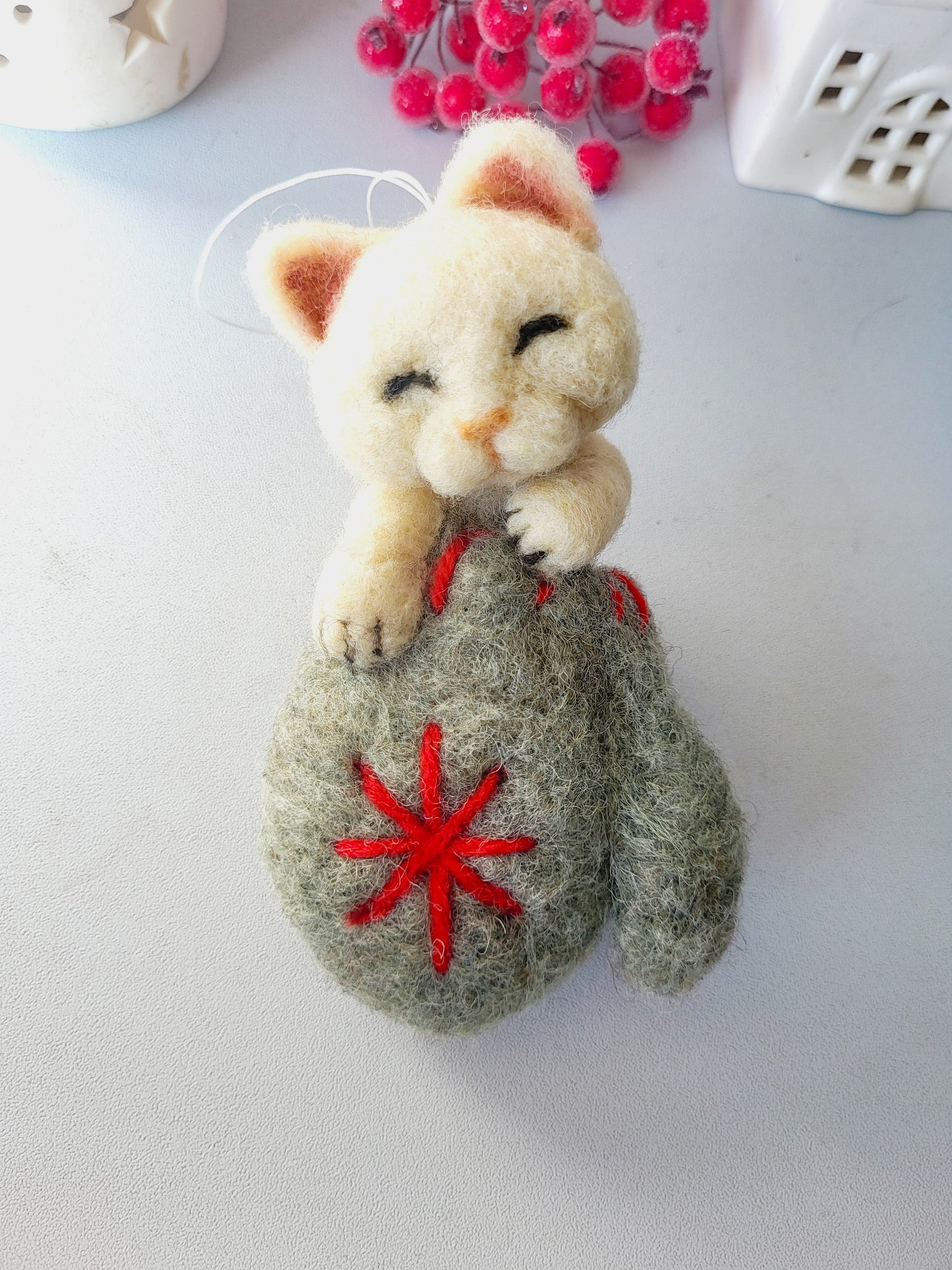 Ornament "Pisicuță în mănușă"