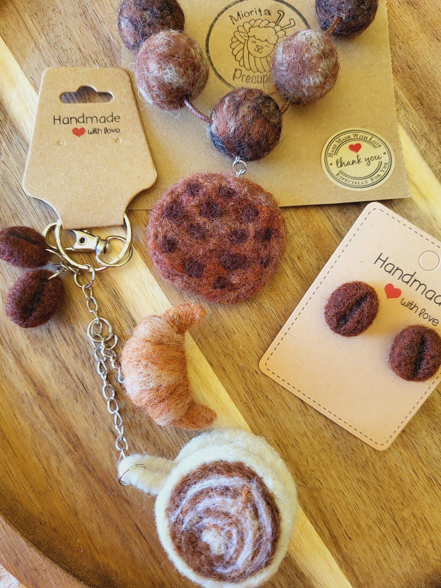 Set cadou cappuccino (lănțișor, cercei, breloc)
