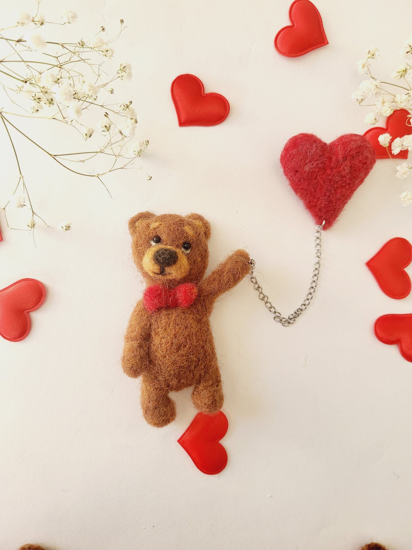 Broșă ursuleț cu inimioară