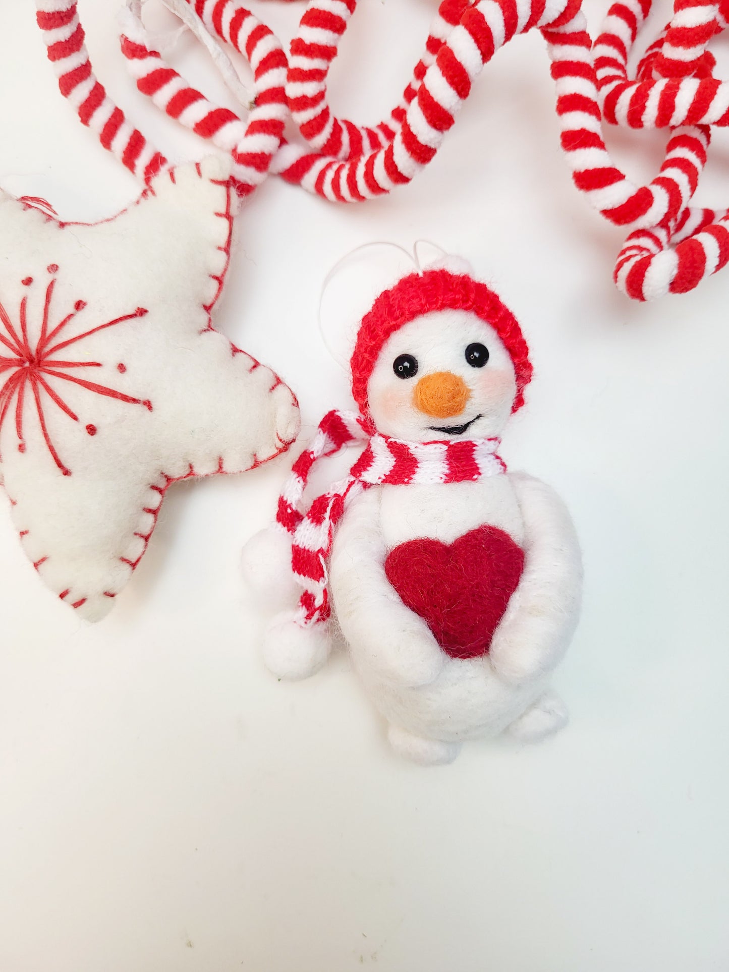 Om de zăpadă cu inimioară