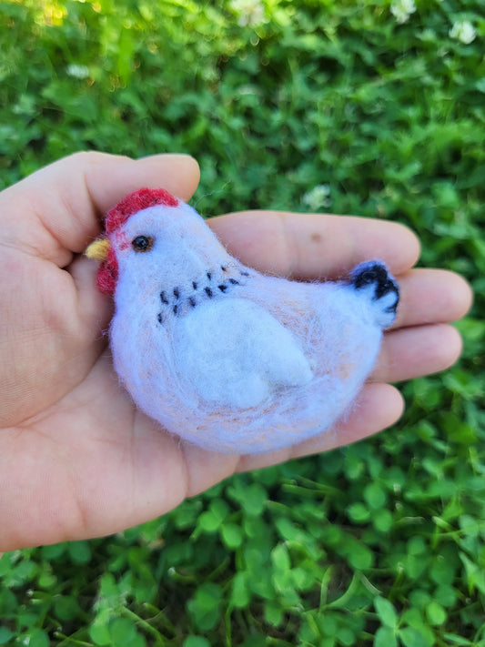 Broșă găinușă