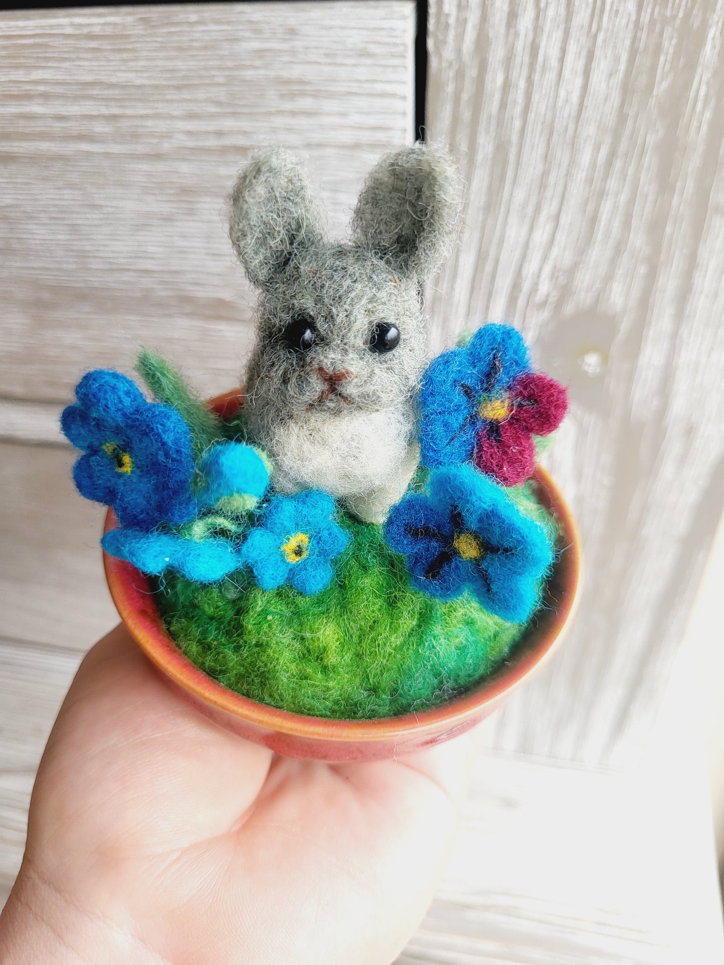 Decoratiune "Iepuras cu floricele"