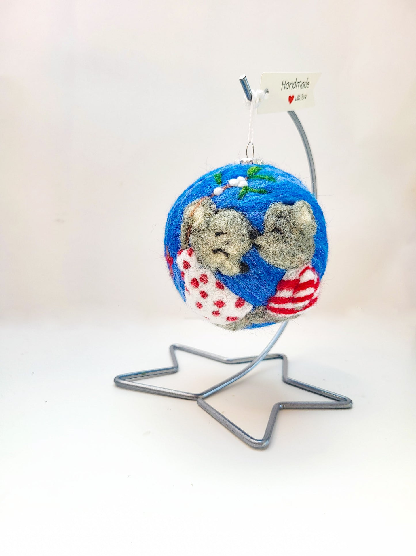 Glob "Under the mistletoe"