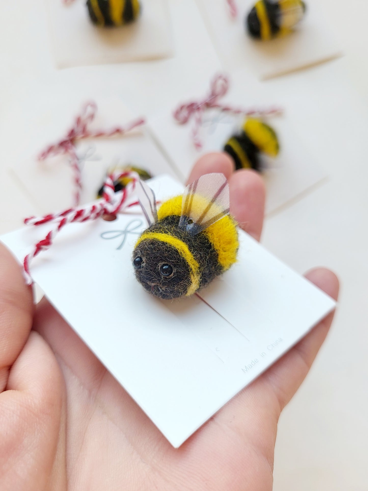 Broșă albinuță (1 buc)