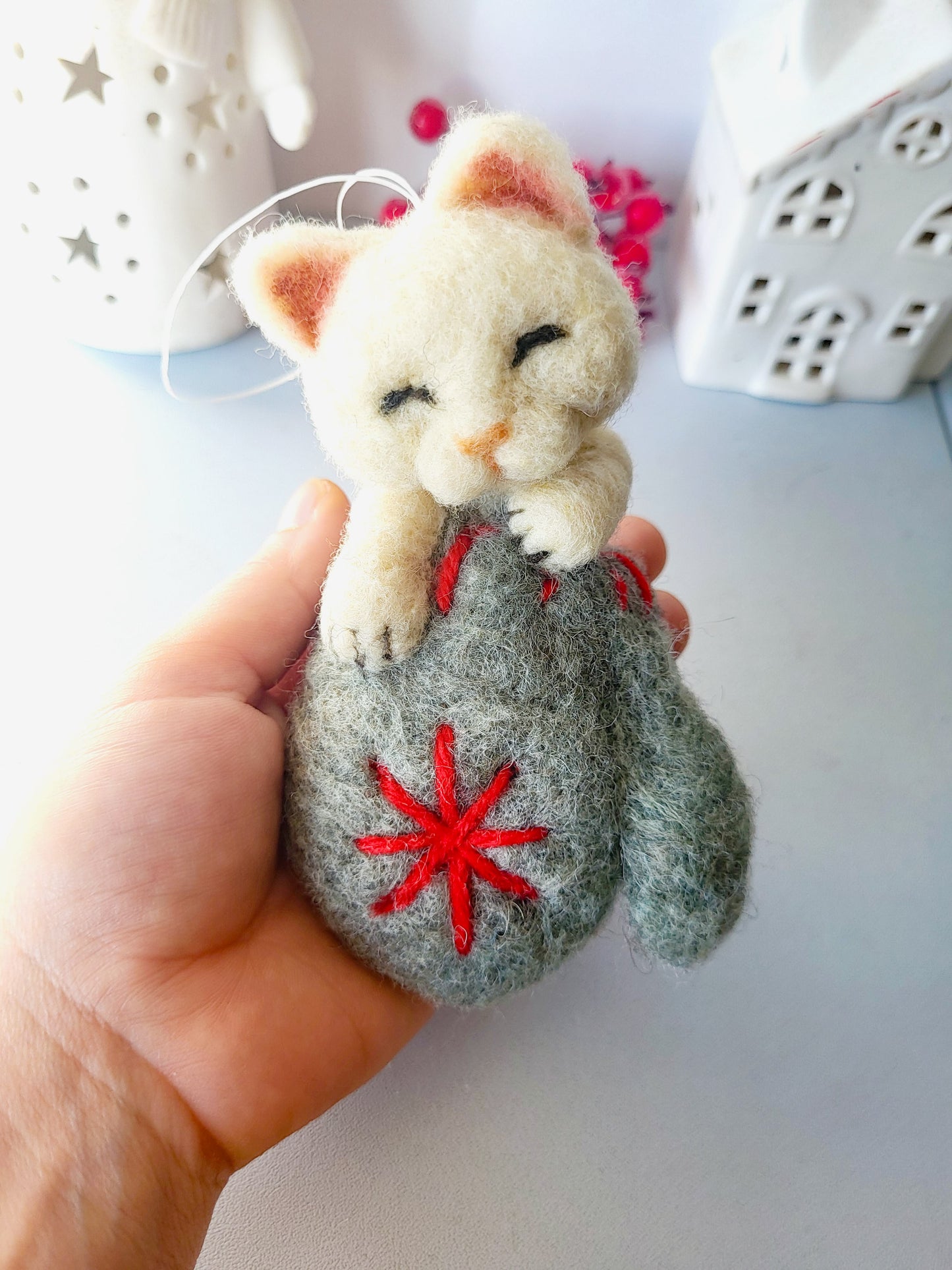 Ornament "Pisicuță în mănușă"
