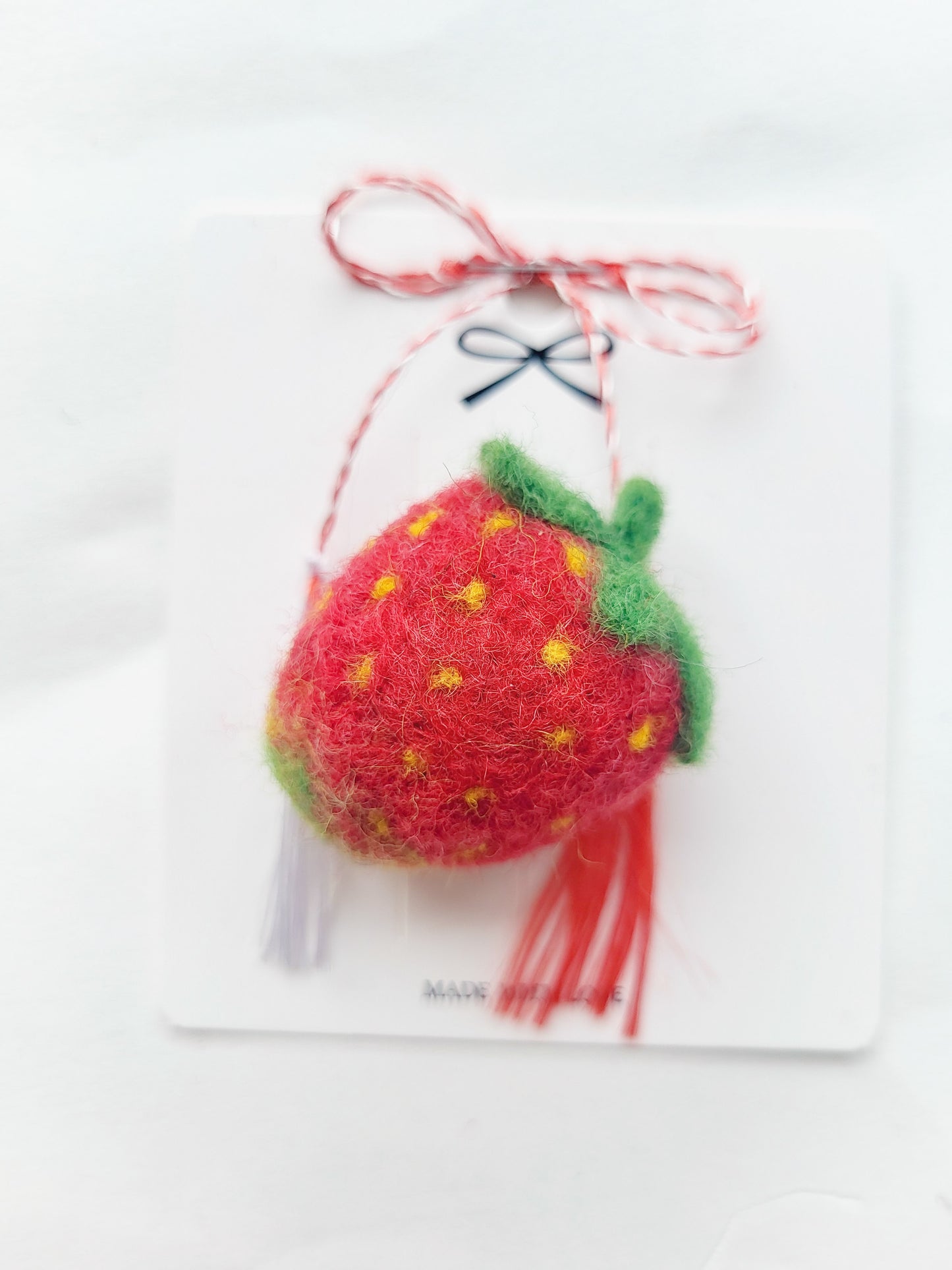 Broșă căpșunică