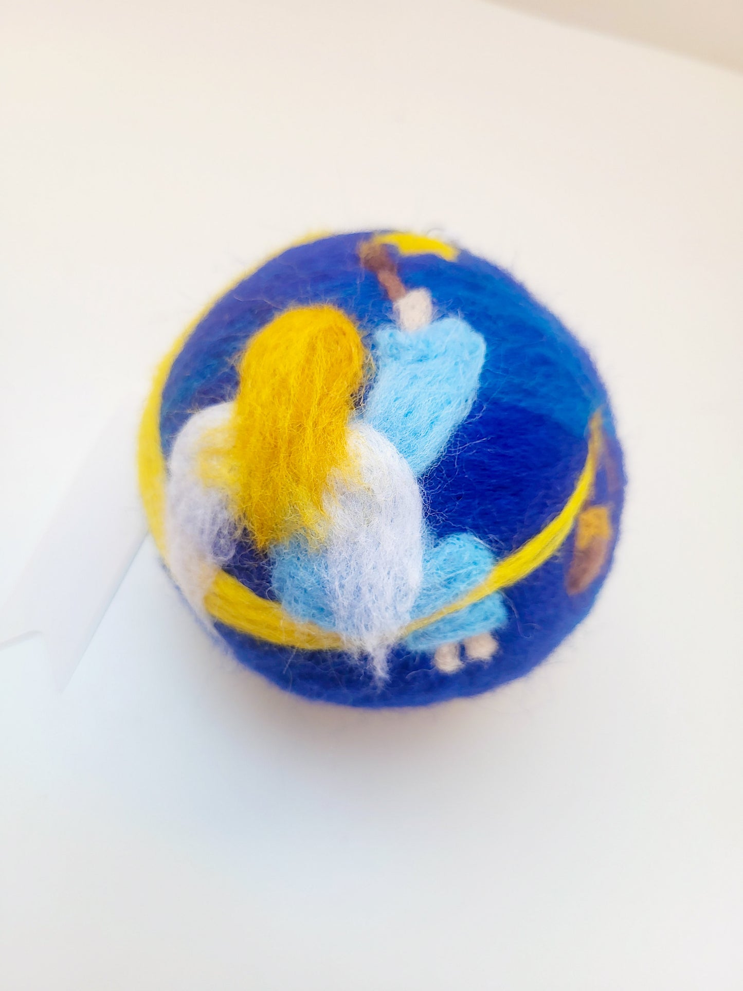 Glob ingeras pe lună