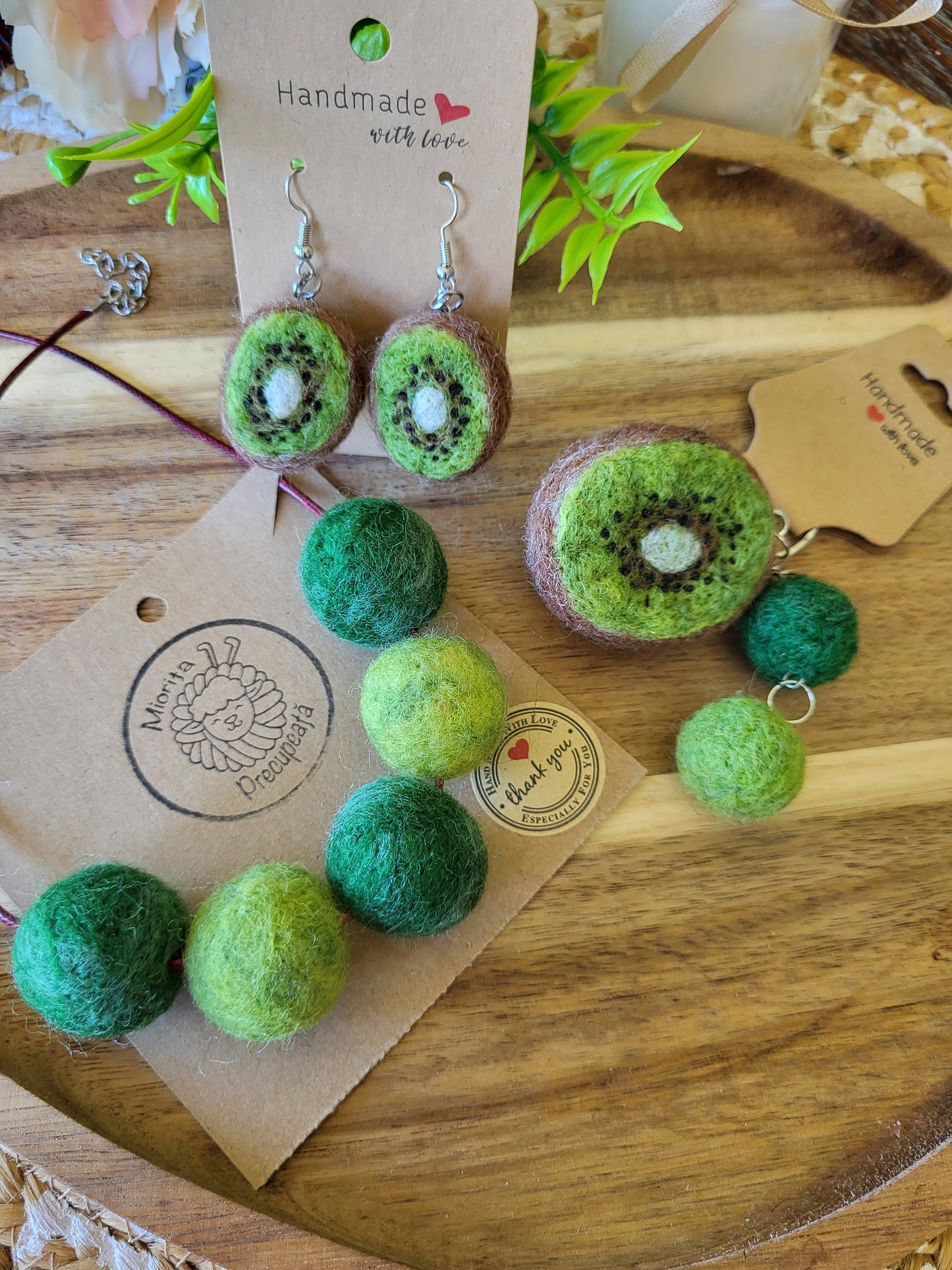 Set cadou kiwi (lănțișor, cercei, breloc)