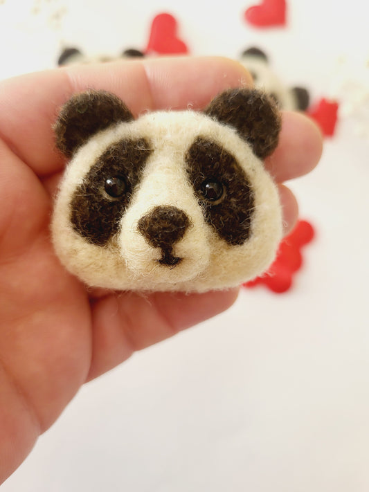 Broșă panda