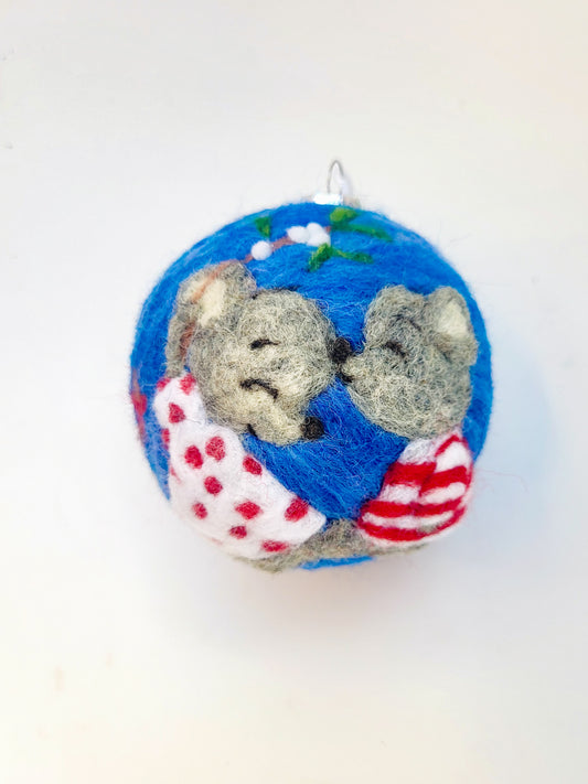 Glob "Under the mistletoe"