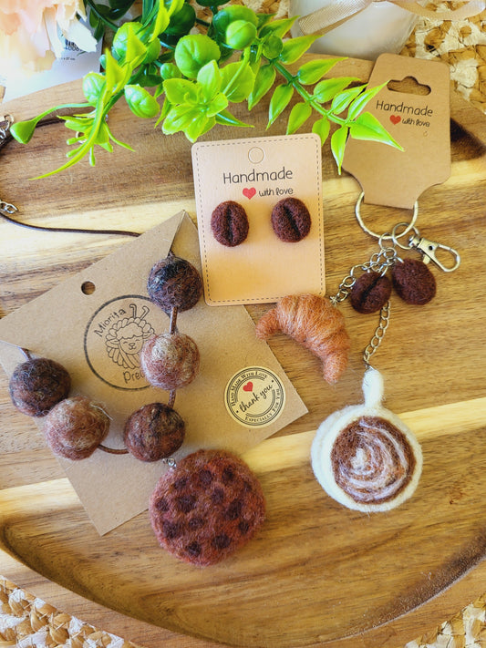 Set cadou cappuccino (lănțișor, cercei, breloc)